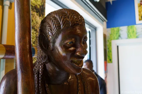 04 Holz-Statue