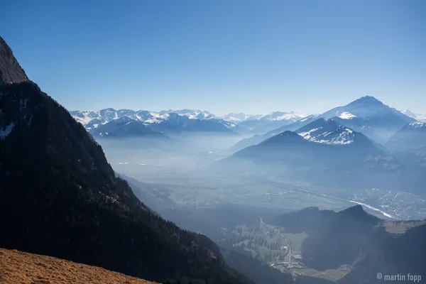 20 Calanda und Churer Rheintal im Dunst