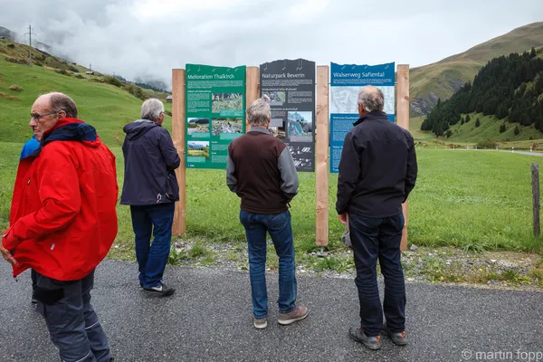 24 im Anschluss noch das Werk zeigen