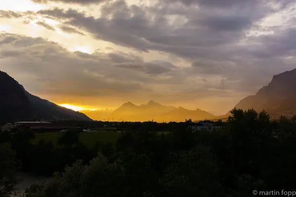 46 gelber Sonnenuntergang