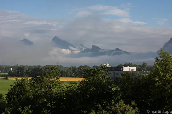 51 Wolken fliessen über den Fläscherberg